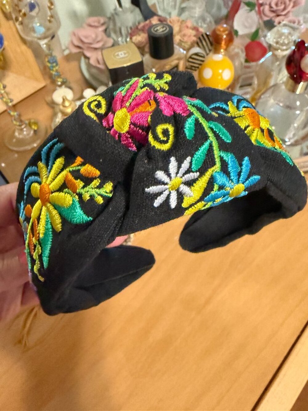 BLACK WITH MULTICOLOR EMBROIDERED HEADBAND